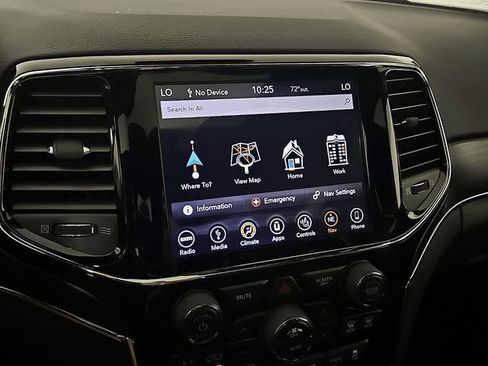 Used 2019 Jeep Grand Cherokee Limited AWD/4WD image 17