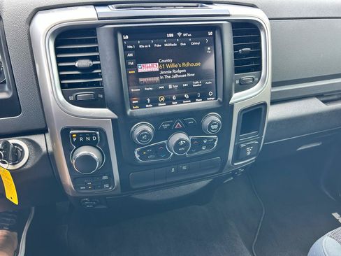 Used 2019 RAM 1500 Classic SLT w/ Luxury Group AWD/4WD image 4