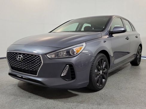 Used 2019 Hyundai Elantra GT image 3