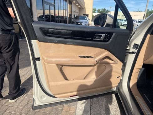 Used 2021 Porsche Cayenne image 27