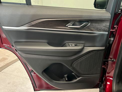 New 2026 Jeep Grand Cherokee Altitude AWD/4WD image 18
