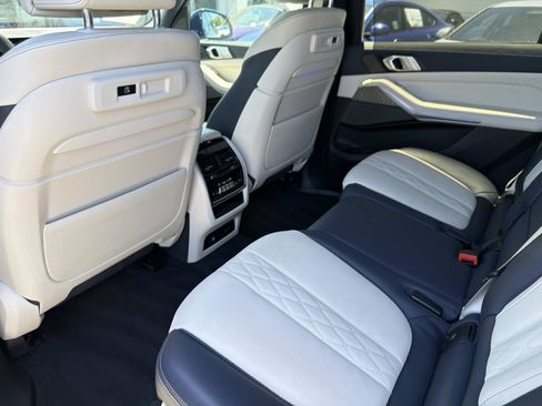 Used 2021 BMW X7 M50i AWD/4WD image 9