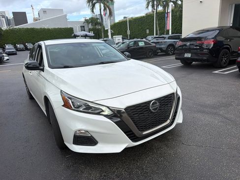 Used 2021 Nissan Altima 2.5 SR w/ SR Premium Package FWD image 3
