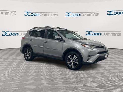 Used 2017 Toyota RAV4 XLE AWD/4WD image 2