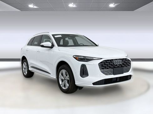 Certified 2025 Audi Q5 Premium w/ Convenience Package image 7