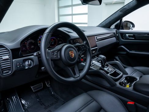 Used 2022 Porsche Cayenne Turbo GT AWD/4WD image 29