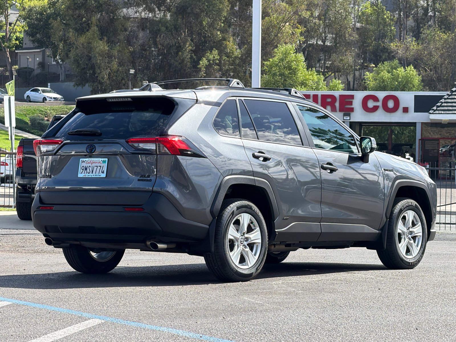 Used 2021 Toyota RAV4 XLE w/ Carpet Mat Package (TMS) AWD/4WD image 5