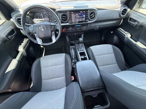 Used 2021 Toyota Tacoma TRD Sport w/ Technology Package image 13