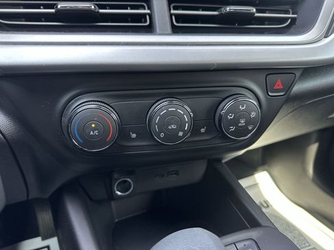 Used 2024 Chevrolet Trax RS image 18