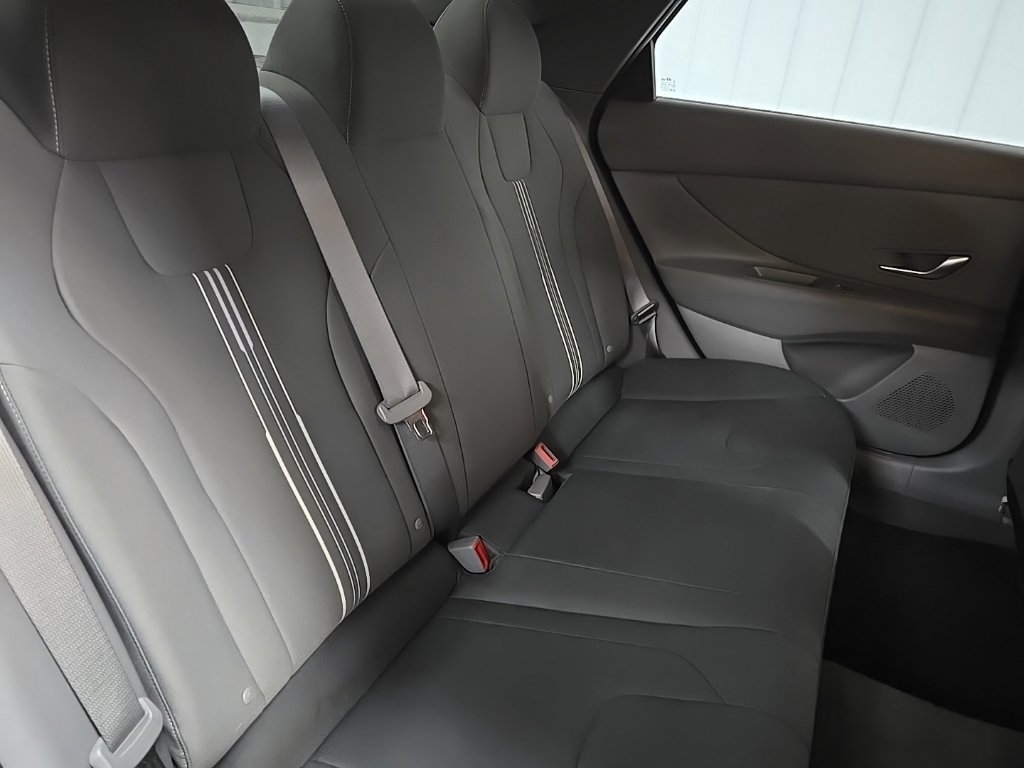 Used 2023 Hyundai Elantra SEL w/ Convenience Package FWD image 16
