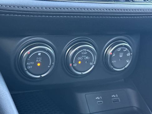 Used 2024 Nissan Z Performance w/ Floor Mat Package image 18