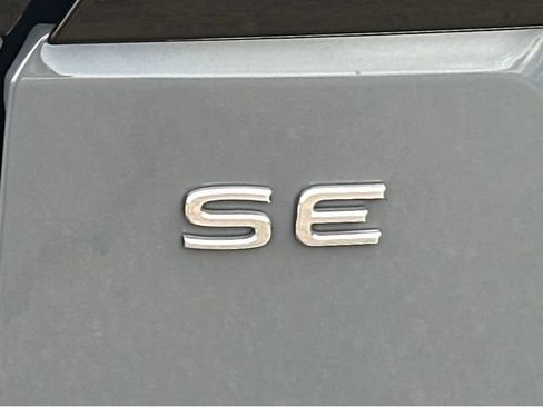 Used 2024 Volkswagen Atlas Peak Edition SE AWD/4WD image 4
