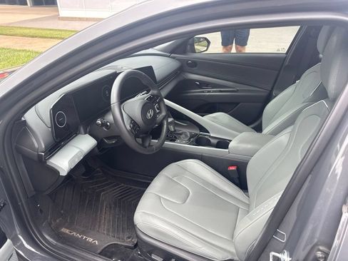 Used 2025 Hyundai Elantra Limited FWD image 9