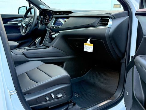 New 2025 Cadillac XT5 Premium Luxury w/ LPO, Floor Liner Package image 9