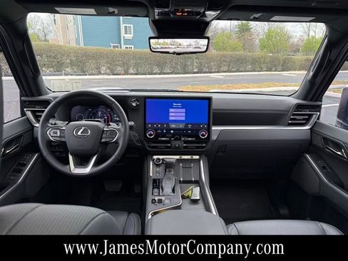 Used 2025 Lexus GX 550 w/ Accessory Package (2T) image 14