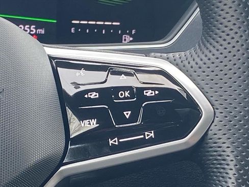 Certified 2022 Volkswagen Tiguan SE R-Line image 8