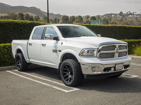 Used 2014 RAM 1500 Laramie w/ Convenience Group AWD/4WD image 3