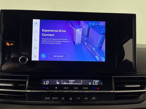 Used 2025 Toyota Sienna LE w/ LE Plus Package FWD image 22