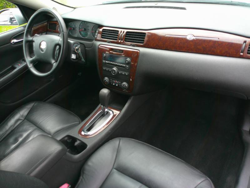 Used 2011 Chevrolet Impala LTZ FWD image 18