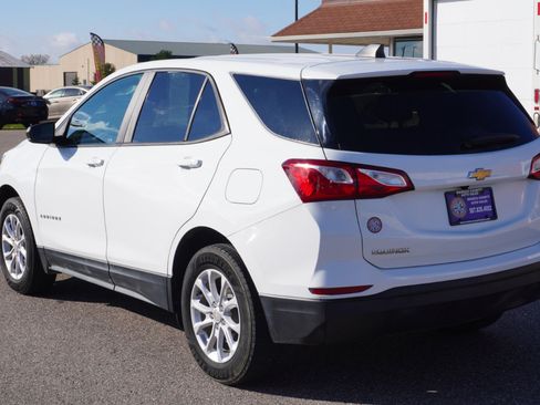 Used 2021 Chevrolet Equinox LS w/ LS Convenience Package image 3