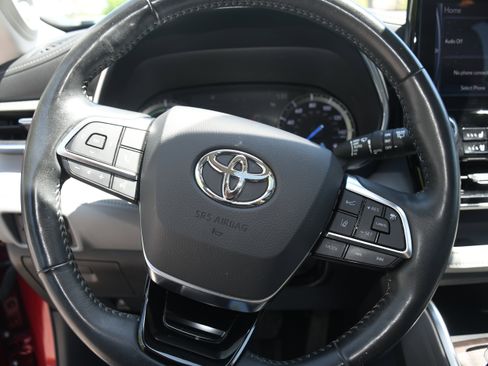 Used 2021 Toyota Highlander Platinum image 14