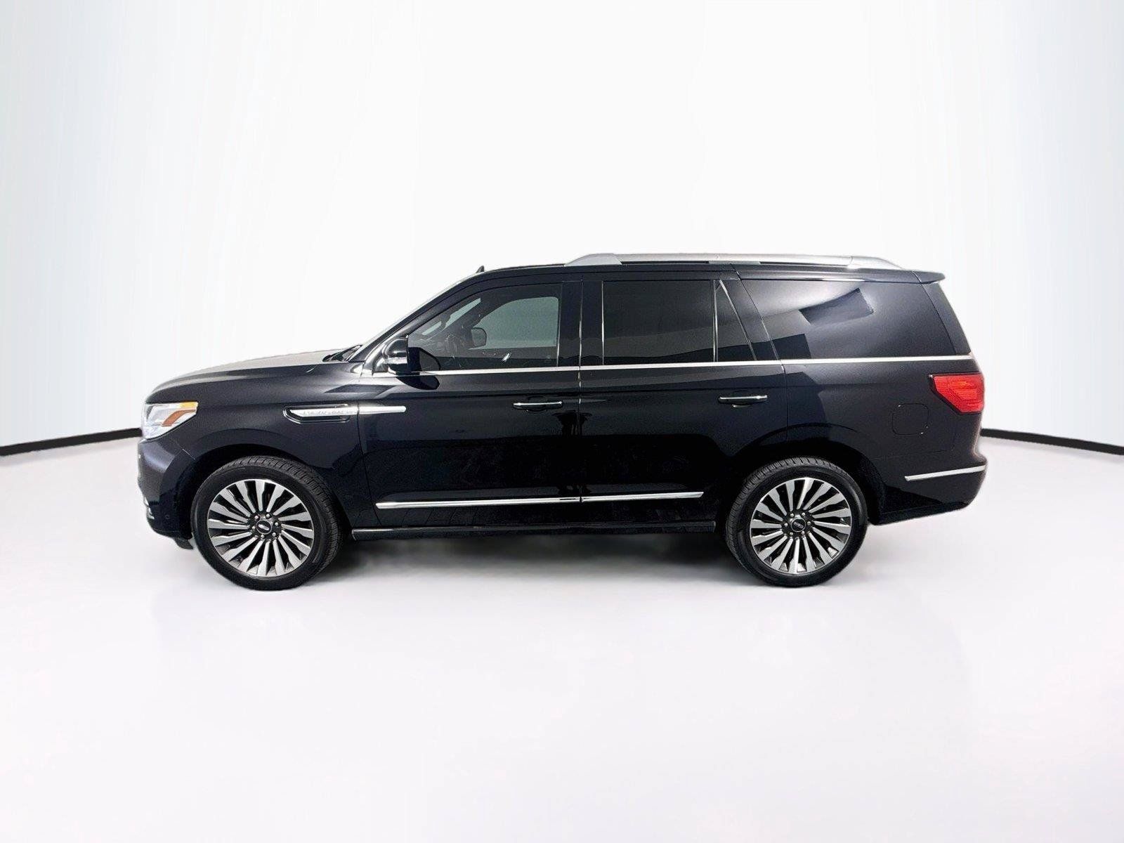 Used 2020 Lincoln Navigator Reserve RWD image 2