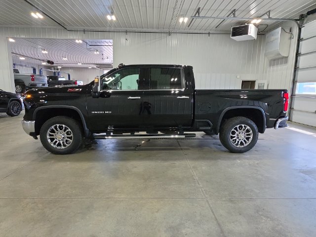 Used 2026 Chevrolet Silverado 3500 LTZ w/ LTZ Plus Package AWD/4WD image 5
