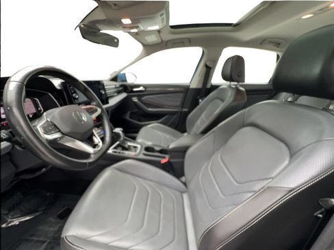 Used 2025 Volkswagen Jetta SEL FWD image 19