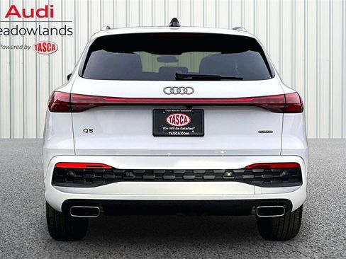 Used 2025 Audi Q5 Premium w/ Convenience Package image 5