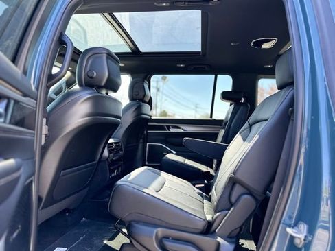 New 2026 Jeep Grand Wagoneer 4WD image 18