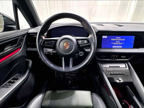 Used 2026 Porsche Macan 4S Electric AWD/4WD image 15