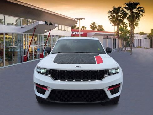 Used 2023 Jeep Grand Cherokee Limited image 8