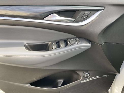 Used 2022 Buick Enclave Essence FWD image 17