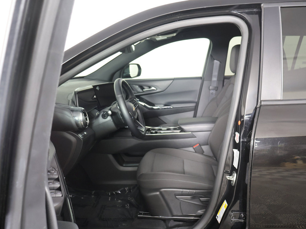 Used 2026 Chevrolet Equinox LT AWD/4WD image 31