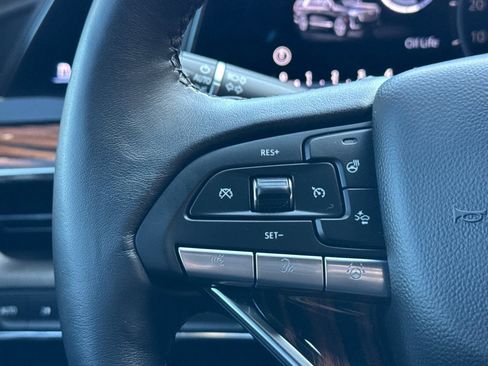 Used 2023 Cadillac Escalade Premium Luxury image 33