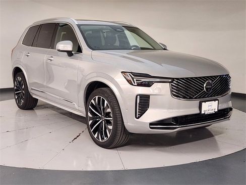 Used 2025 Volvo XC90 B6 Plus image 7