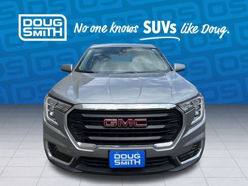Used 2024 GMC Terrain SLE image 8