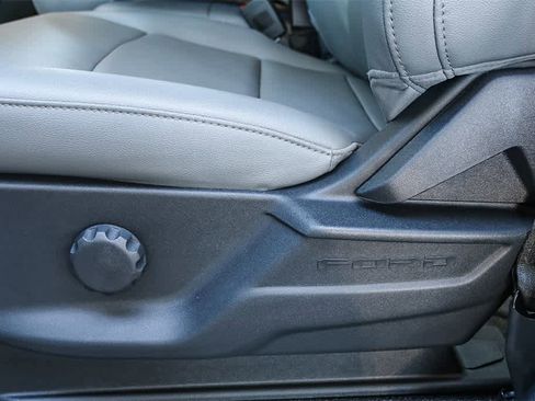 New 2026 Ford F250 XL w/ XL Chrome Package image 28