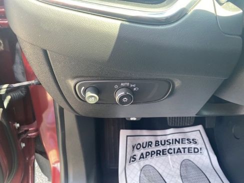 Used 2021 Chevrolet Equinox LT image 19