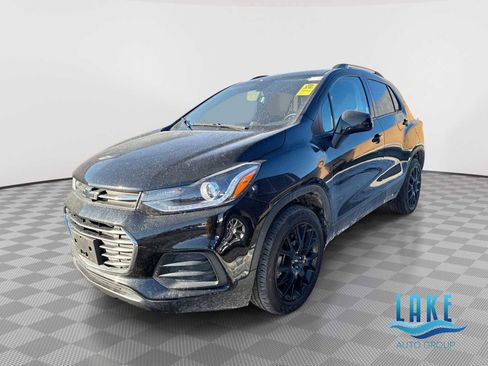 Used 2022 Chevrolet Trax LT w/ Midnight Edition image 1