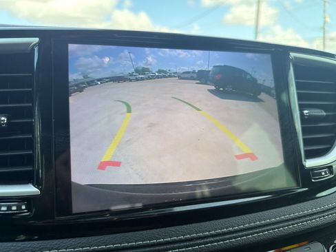 Used 2025 Chrysler Pacifica Select FWD image 27
