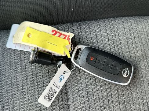 Used 2023 Nissan Rogue SV FWD image 31