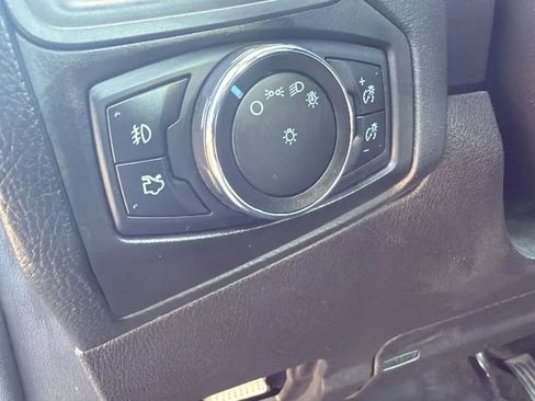 Used 2014 Ford Focus SE w/ SE Sport Package image 16