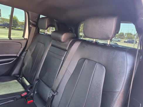 Used 2021 Mercedes-Benz GLB 250 w/ Premium Package image 21
