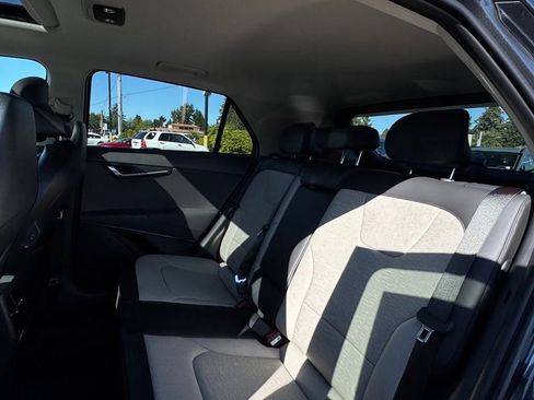 New 2025 Kia Niro SX Touring image 32