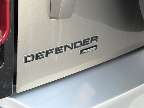 Used 2023 Land Rover Defender 110 SE image 8