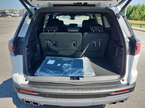 New 2026 GMC Acadia Elevation image 7