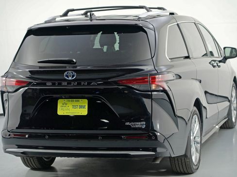 Used 2024 Toyota Sienna Platinum image 55