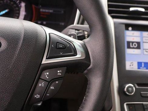 Used 2017 Ford Fusion SE w/ Fusion SE Technology Package image 13