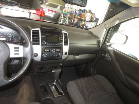 Used 2013 Nissan Frontier SV w/ SV Value Truck Pkg RWD image 35